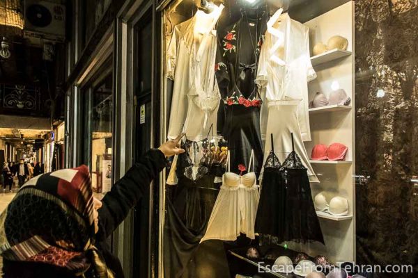 Shopping in and around Jome (JOE-meh) Bazaar, on Tehran's Jomhouri Ave.
